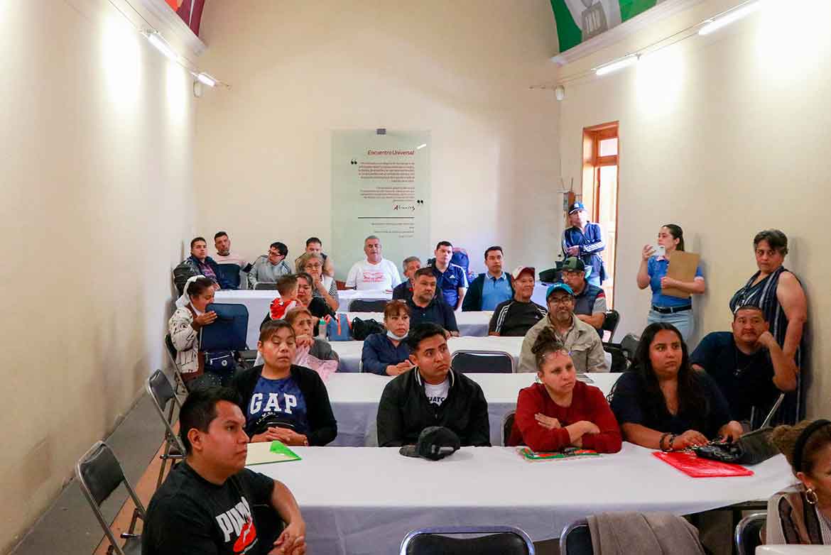 Capacitan a comerciantes en “desarrollo de habilidades para la atención al cliente”