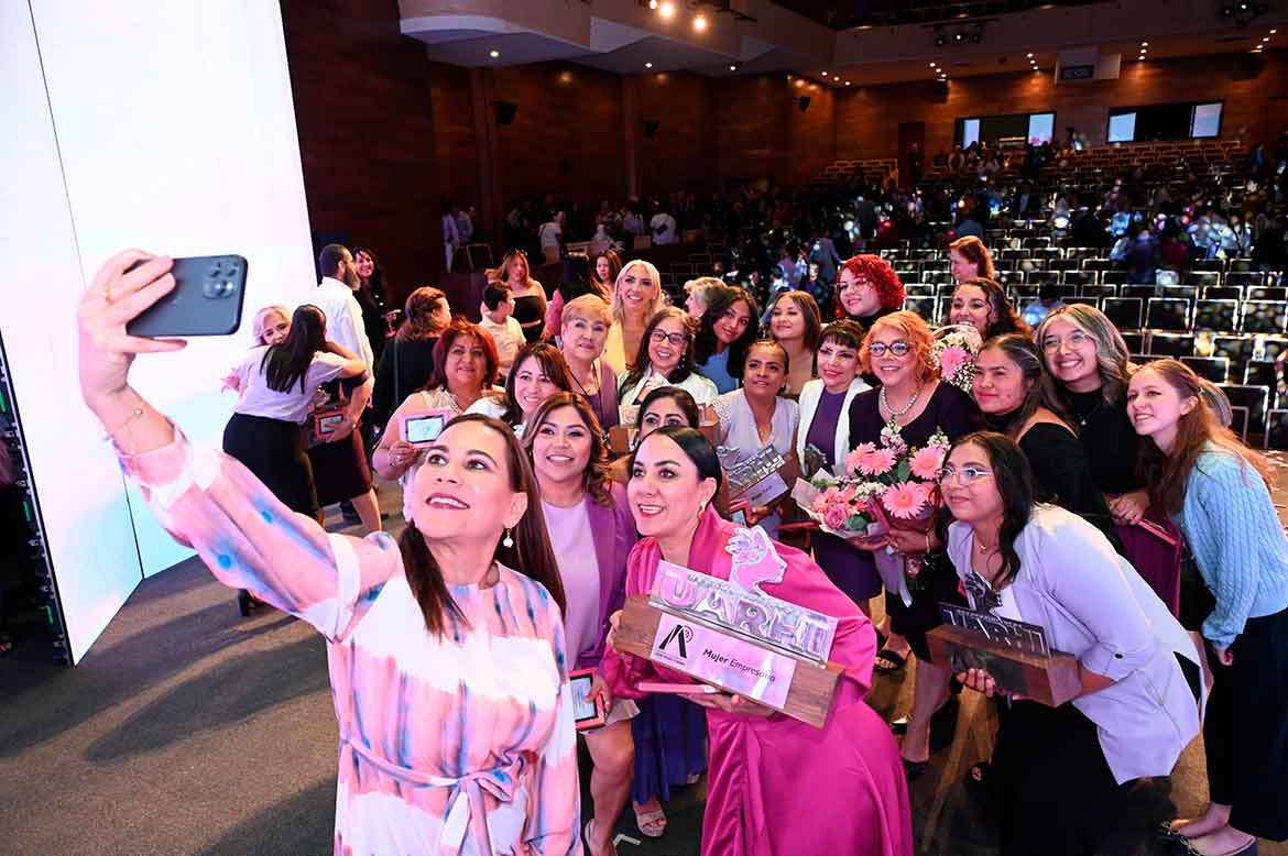 Reconocen grandeza de mujeres Irapuatenses