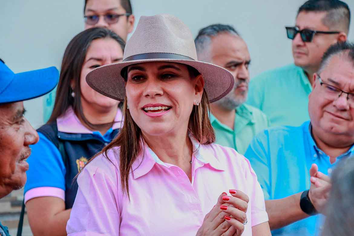 Visita Lorena Alfaro a habitantes de colonia municipio libre