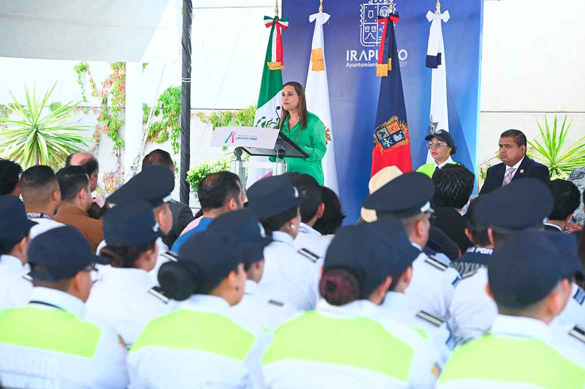 Nuevos policías se integran al servicio de los Irapuatenses Autoridades del Gobierno de Irapuato, a través de la Secretaría de Seguridad Ciudadana Municipal, realizaron la ceremonia de graduación de integrantes de la Academia de Seguridad Pública