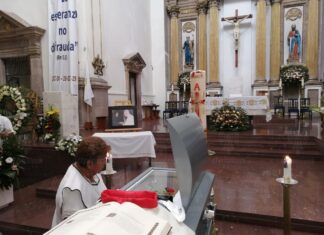 Con tristeza y cariño, dicen adiós al padre Efrén Silva