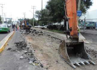 Inicia JAPAMI reparaciones del socavón en boulevard Arandas y Ciudad Real