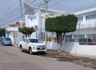 Se abre otro socavón, ahora en Paseo Irapuato y Calle Isabel, por las vías del tren
