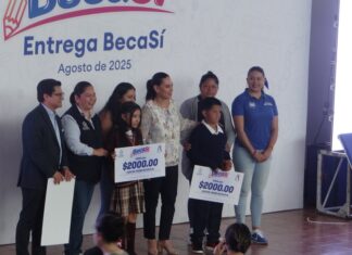 Entregan más de 5 mil becas municipales a estudiantes de todos los niveles