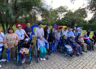 Recorren adultos mayores de DIF Irapuato instalaciones del ZooIra