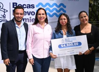 Entregan en Irapuato becas a estudiantes de educación superior