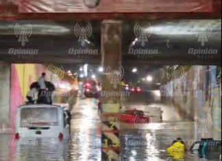 Caos vial, encharcamientos y personas atrapadas en paso a desnivel deja tormenta en Irapuato