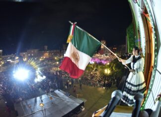 Centro Histórico de Irapuato se cimbró con el grito «¡viva México!»