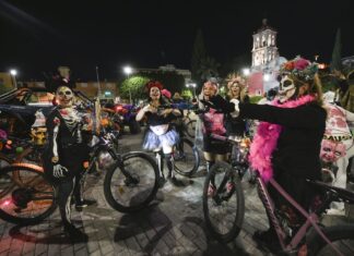 Irapuato vivió un paseo ciclista de catrinas