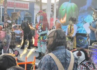 Total éxito en primer concurso de disfraces de monstruos y catrinas en Plaza del Comercio