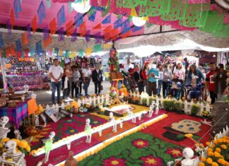 Adultos mayores disfrutaron de Feria del Alfeñique