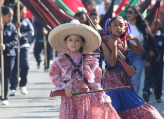 Conmemoran con desfile inicio de la Revolución Mexicana
