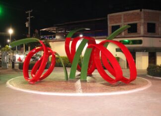 Develan nueva escultura en plaza Clouthier