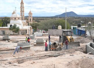 Avanza construcción de plaza Cívica en comunidad de Valencianita