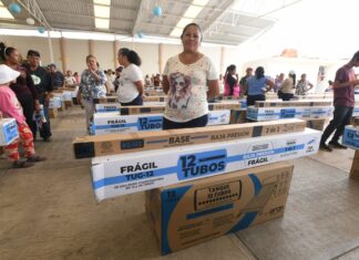 Entregan en Irapuato calentadores solares a mil 800 familias