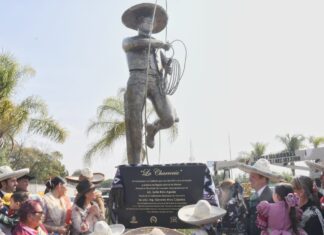Inauguran en Irapuato estatua en honor a la charrería; está en salida a León