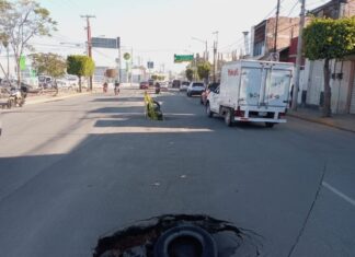 Se abre socavón en avenida Abasolo; JAPAMI inicia acciones de reparación
