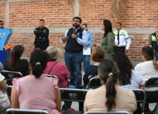 Gobierno municipal se reúne con habitantes de fraccionamientos para atender necesidades