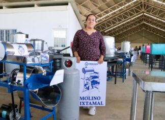 Entregan apoyos productivos para mujeres de zonas rurales