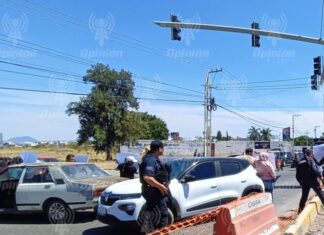 Bloquean ejidatarios boulevard a Villas; se genera caos vial
