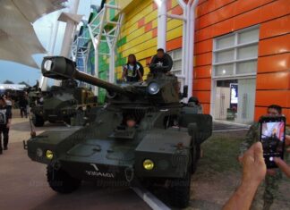 Ya puedes disfrutar de la exposición militar en la Feria de las Fresas 2026