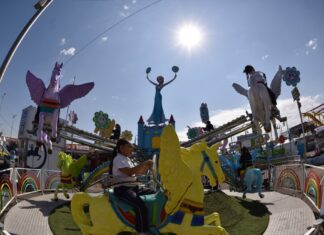 Visitan cientos de niños la feria de las Fresas 2026