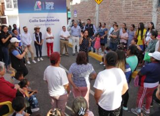 Entrega Lorena Alfaro pavimentación en colonia popular de la zona sur