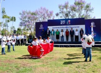 Mantienen promoción de valores con acto cívico e izamiento de Bandera monumental del Mes de Abril