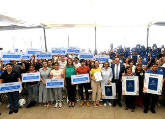 Entregan escrituras y apoyos para vivienda; anuncian regularización de colonia Las Huertas