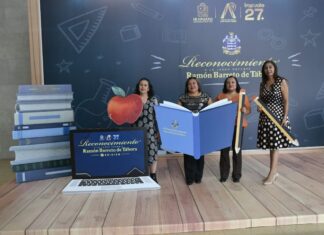 Entregan reconocimiento» Ramón Barreto de Tábora» a maestros destacados de Irapuato