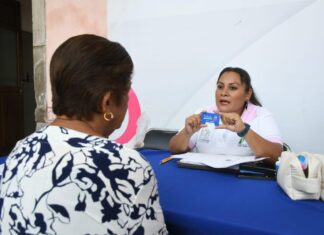 Durante miércoles ciudadano, familias se inscriben en Clínica de Salud «Con Paso Firme»