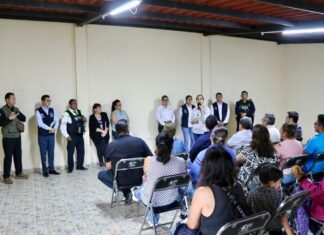 Vecinos expresan sus necesidades a miembros del gobierno municipal