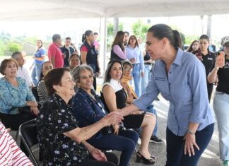 Piden vecinos a autoridad municipal mejorar luminarias de alumbrado público
