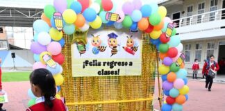 En regreso a clases, llaman a estudiantes a desarrollarse y alcanzar sus metas