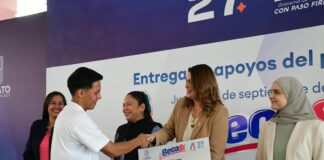 Realizan 3ra entrega de becas municipales en Irapuato