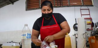 Capacitan a más de mil 900 responsables de tiendas escolares para fortalecer alimentación saludable